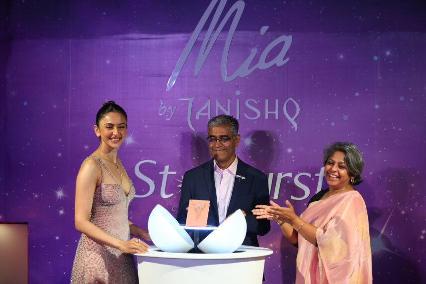 rakul-with-mia-tanishq-team
