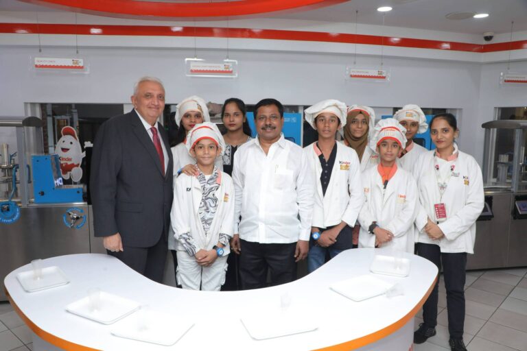 Hon’ble Deputy Speaker, Maharashtra Legislative Assembly, Shree Annasaheb Bansode at Kinder Joy station, along with the kids at kidzania mumbai