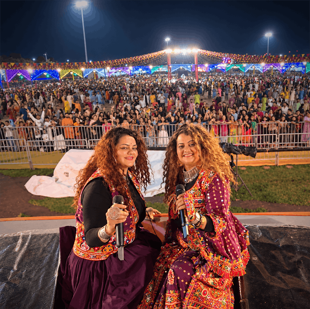 Divya Raas Navratri 2026 poster — 10 days of Garba and Dandiya at Inorbit Mall, Malad, Mumbai, 11th to 20th October 2026, featuring singer duo PreetyPinky